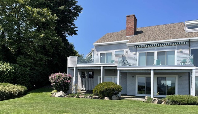Sweeping Views of Narragansett Bay, Sleeps 12