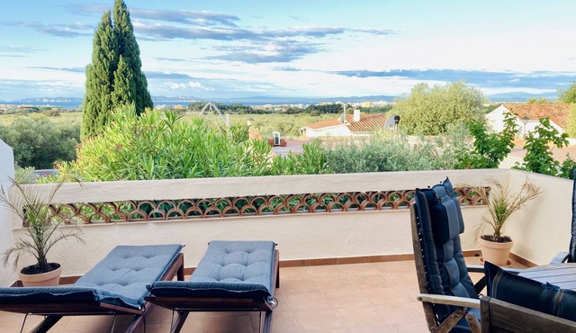 Sweeping views over the bay of Roses