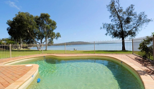 Sweeping water views across the Bay of Port Stephens