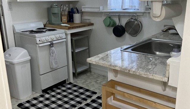 Sweet 1 Bdrm Apt Centrally located. Only .6 miles to Frontier Days Entry Gate!