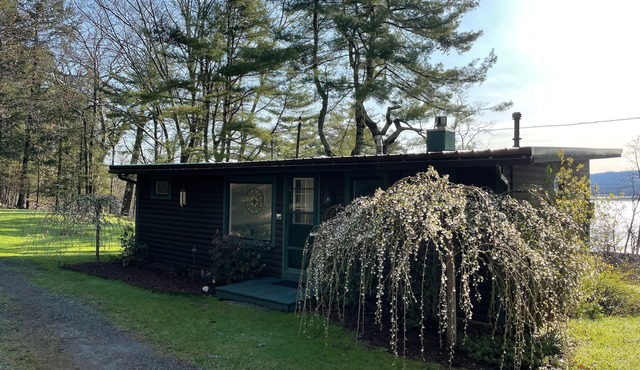 Sweet 1 Bedroom Bungalow - Otsego Lake