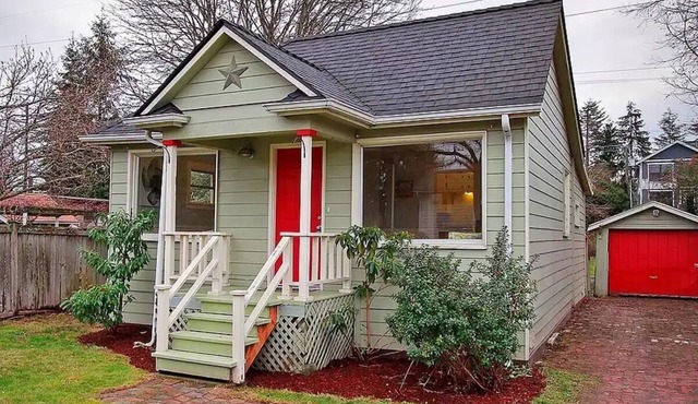 Sweet 1 BR Rescued House in Greenwood
