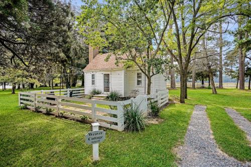 Sweet 1BDR Farm Cottage with Fire Pit and Creek View