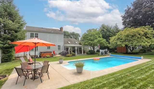 Sweet Backyard Oasis! Just minutes from Hershey Park and attractions!