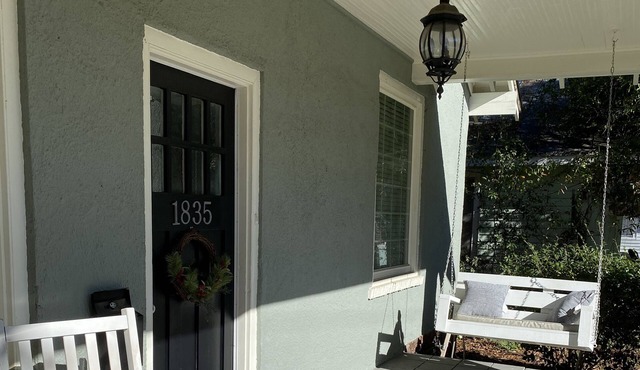 Sweet Bungalow 3.5 miles from the National-2 miles downtown