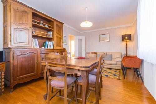 Sweet Burgundy Villa