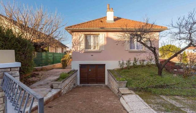 Sweet Burgundy Villa