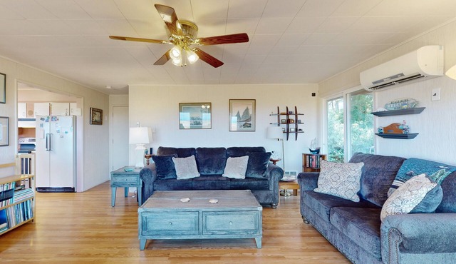 Sweet cabin with large deck, free WiFi, near 2 state parks - great surf