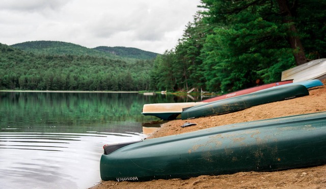 Sweet Chalet by the Lake!