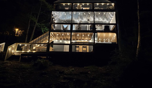 Sweet chalet hot tub pool outdoor movie screen between Banner Elk and Boone