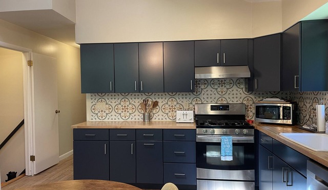 Sweet Chalet located in lake community-family friendly great entertaining space!