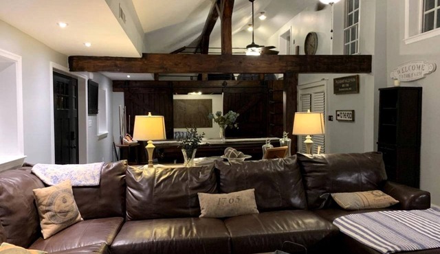 Sweet Chic Farm Cottage with Pool, Hot-Tub and Beautiful Sunsets in Maryland