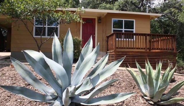 Sweet & comfortable 2/1 Bouldin home.Walk to food trailers,Zilker/Barton Springs