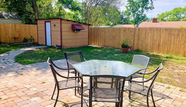 Sweet Cottage 5 mi to Legoland & 0.5 mi to dwntwn