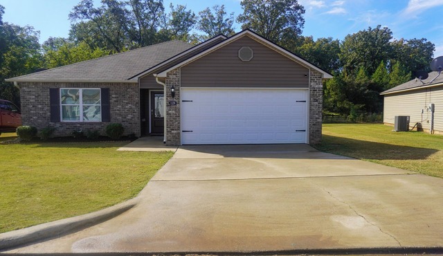 Sweet cozy 3-bedroom house in delightful downtown Montevallo