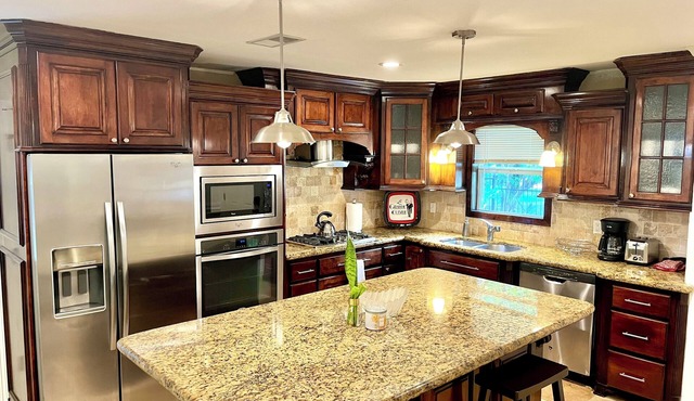 Sweet & cozy indv. home in The Woodlands, TX. 2-3 min drive to prime locations!