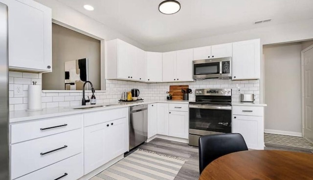 Sweet Creek Retreat-Beautiful Fishers-EV friendly