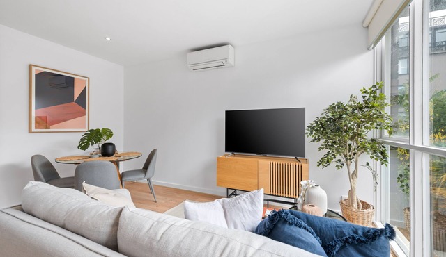 Sweet Darling by Ready Set Stay- South Yarra - WIFI, parking & linen and towels