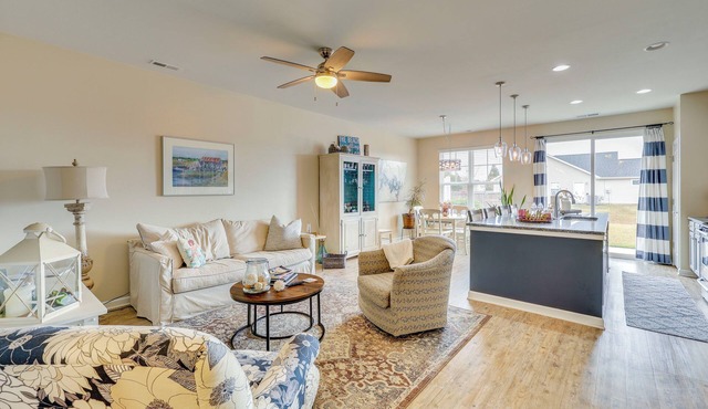‘Sweet Dreamin’ Townhome ~ 7 Mi to Beach!
