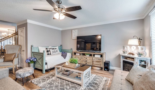 Sweet Escape Homes: 3000sf Rustic Modern Home - Center of Dallas & FW