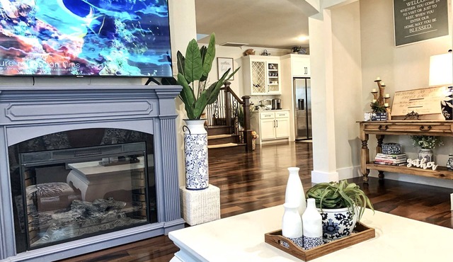 Sweet Escape Homes: Rustic Modern Home next to lake - Center of Dallas & FW