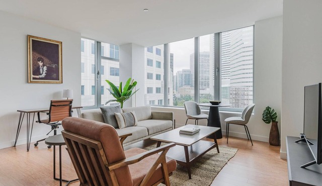 Sweet FiDi 2BR w/Gym, Coffee Bar, Security, W/D, by Blueground