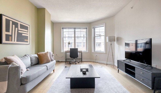 Sweet Foggy Bottom 1BR w/Roof Pool & Coffee Shop, nr GU, by Blueground