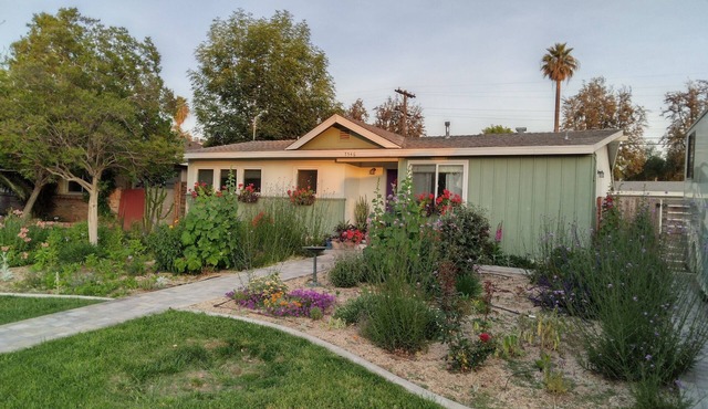 Sweet Garden Bungalow with No Extra Fees