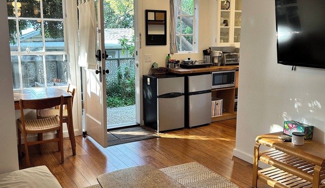 Sweet Garden Studio in the Heart of Silver Lake- 30 Night Minimum
