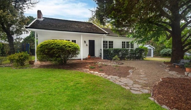 Sweet Gum Cottage - Unique Charm & Expansive Backyard!