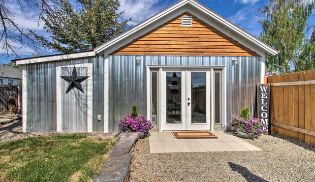 Sweet Helena Cottage, Dog Friendly & Walkable