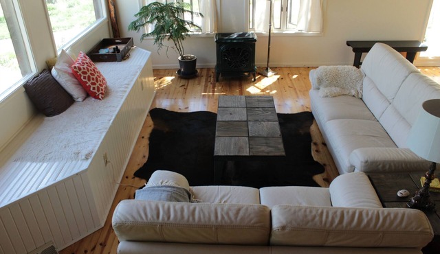 Sweet Hills Farm Guesthouse: A Rural Retreat Minutes from Town
