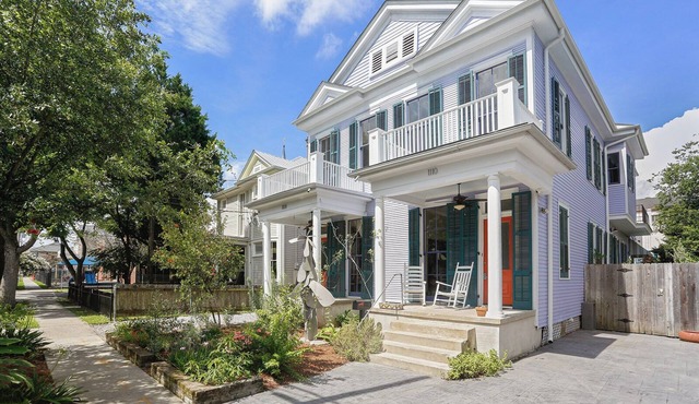 Sweet, historic 4BR, private YARD & porches in safe Uptown area - WalkScore 93