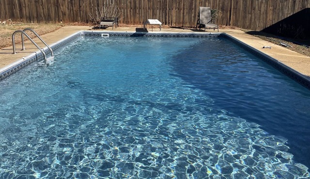 Sweet Home Alabama 4BR 2BA oasis w/pool WI-FI Free Parking