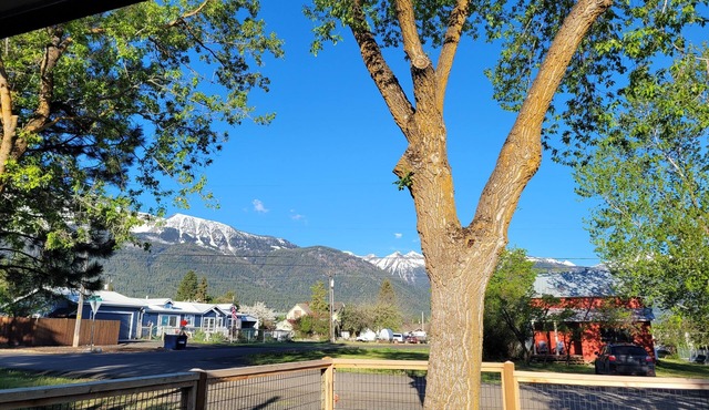 sweet house with beautiful mountain views, near lake and downtown, dog friendly
