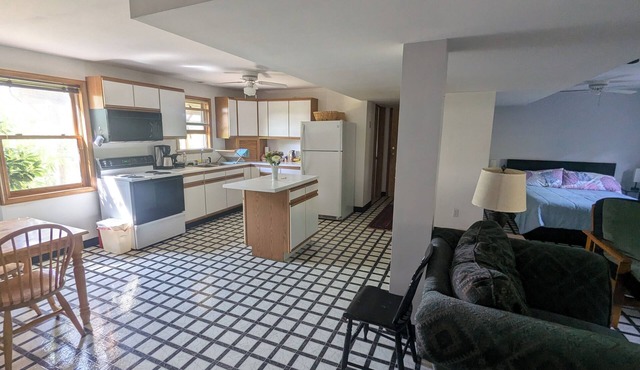 Sweet kid & pet friendly studio near Ithaca & Watkins