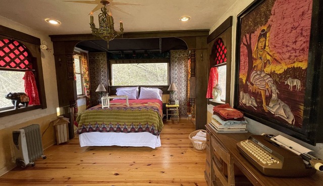 Sweet Little Boho Cottage at Downing Hollow Farm