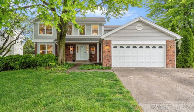 Sweet Luxury Pool Home - Saint Charles