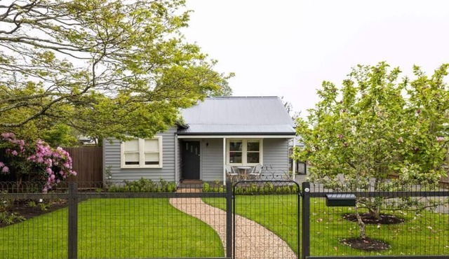 Sweet Magnolia Cottage in the heart of Trentham