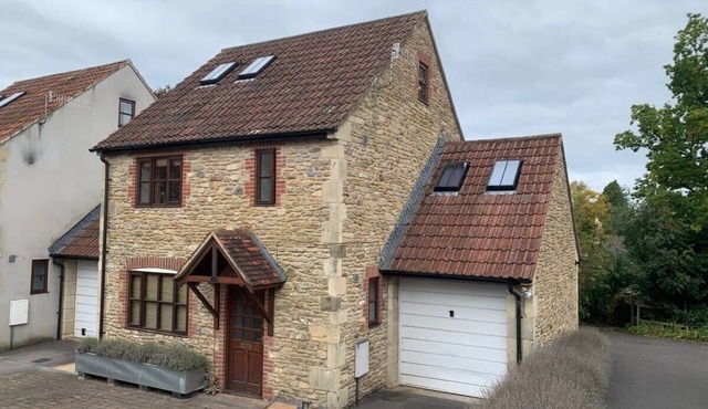 Sweet Modern Country Cottage with Garden