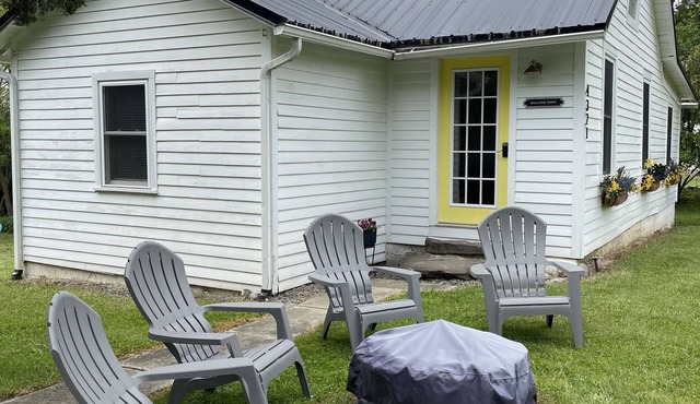 Sweet retreat amongst local eats, award-winning wineries, craft brews & hikes!