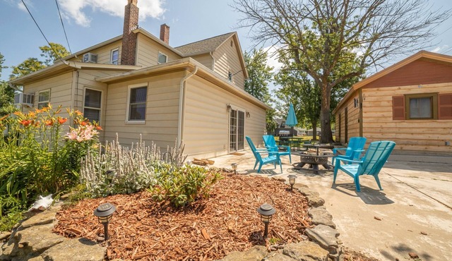 Sweet Retreat at Mark Twain Lake! Historic 4BR/2BA Dog & Family Friendly Home!