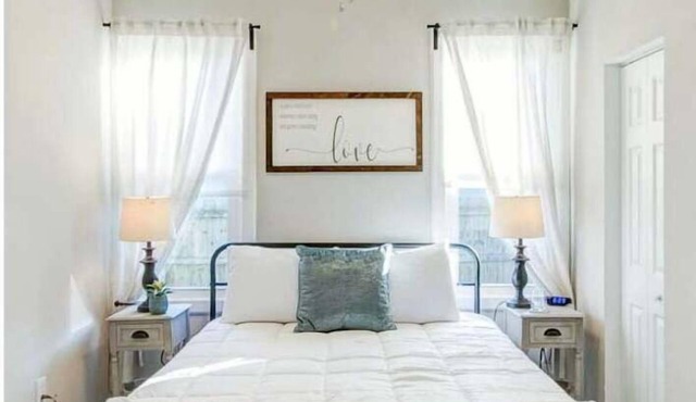 Sweet Retreat! Cozy 2 Bed & Bath By the Beach