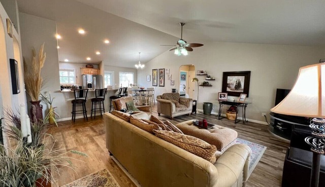 Sweet Retreat, Cozy! 3 Brdm, 2 Bath Home, Local Golfing 50% Off
