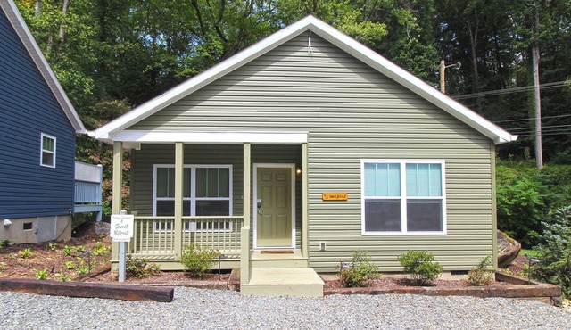 Sweet Retreat Creekside Cottage in Bryson City!