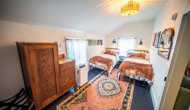 Sweet Retreat~Eclectic 2-Bedroom Apartment in Lovely Lanesboro