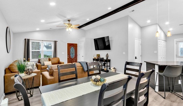 Sweet Retreat in NW Columbus- great for monthly stays and NO cleaning fee!