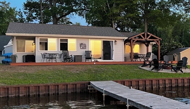 Sweet Retreat, Located on 500 acre all sports Long Lake in Hale, Michigan