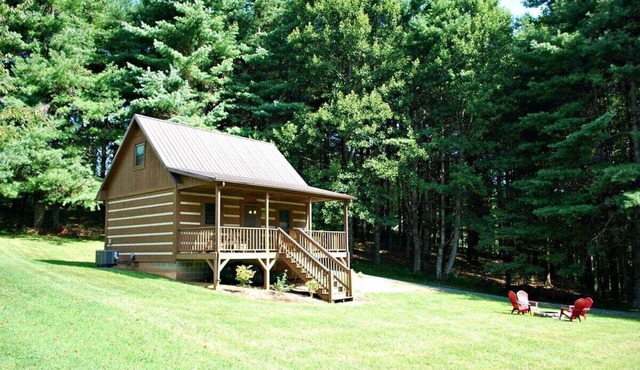 Sweet Retreat-NC cabin with mountain & river views, firepit, Smart TV, River Tubes,