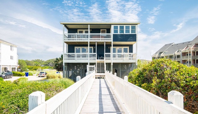 Sweet Retreat: Oceanfront Home with Private Walkway to the Beach